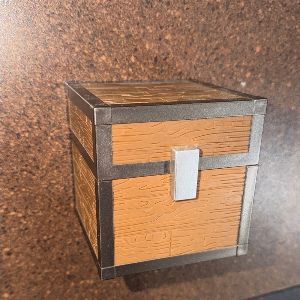 MINECRAFT BOX TOY